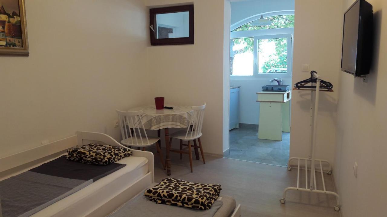 Apartmani Niessner Malinska Esterno foto